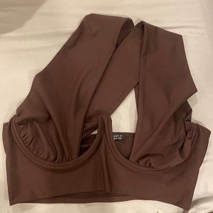 Great sweat free material. Sexy dark brown crop top.